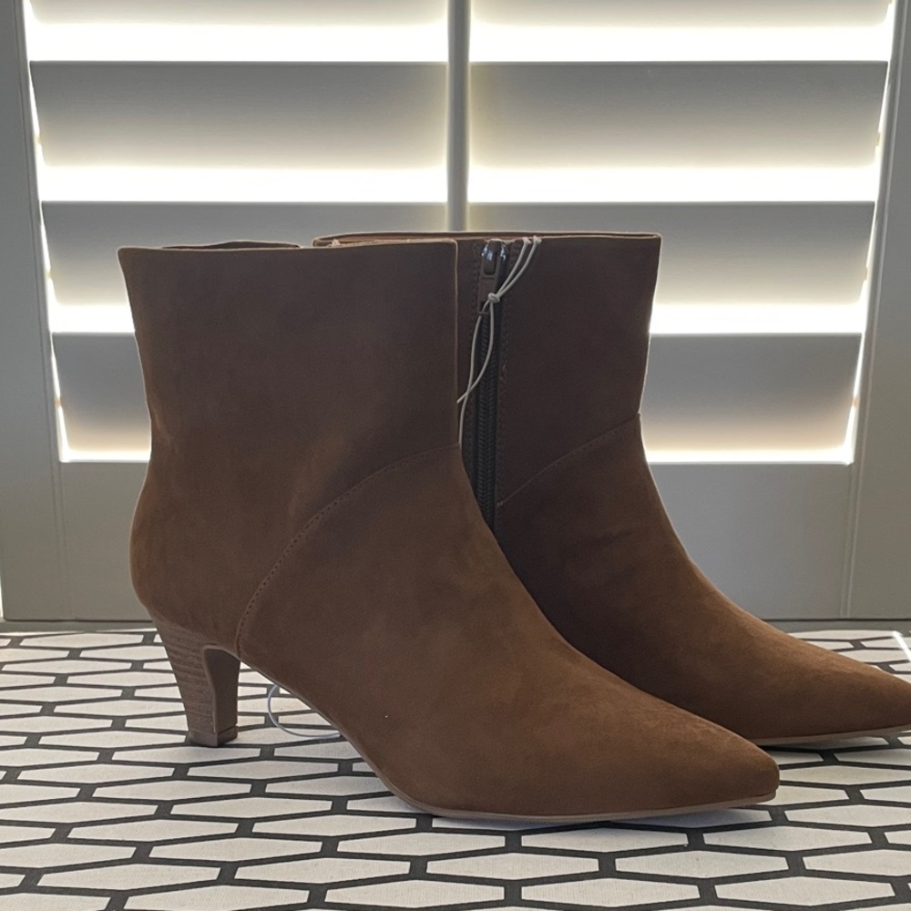 Universal Thread Tan Ankle Booties